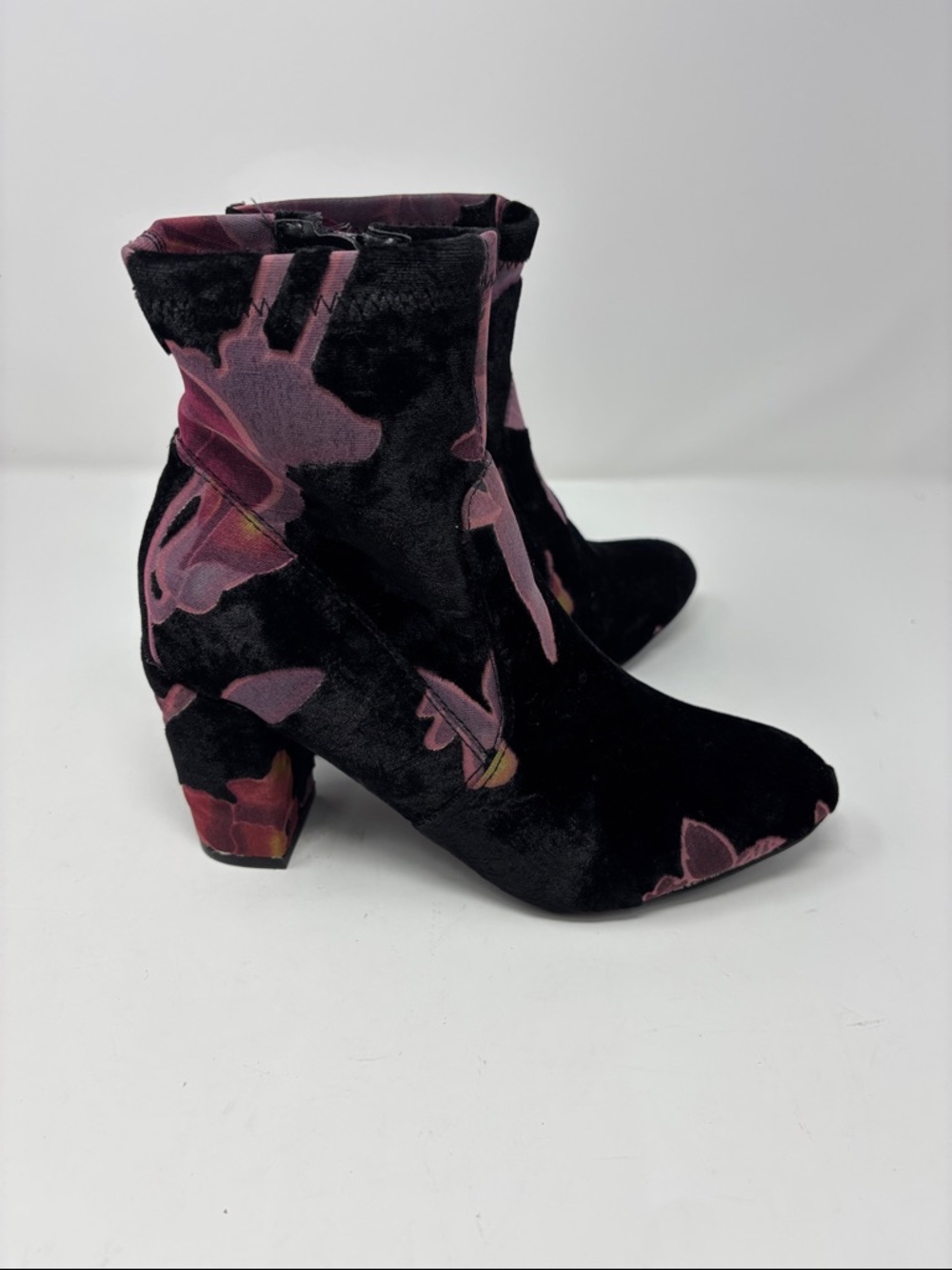 Steve Madden | sock booties 6.5 6.5M Black Velvet Floral Ankle Boots - Women's - Picture 4 of 9
